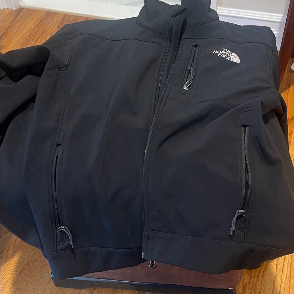 The North Face Men's Black Apex Jacket